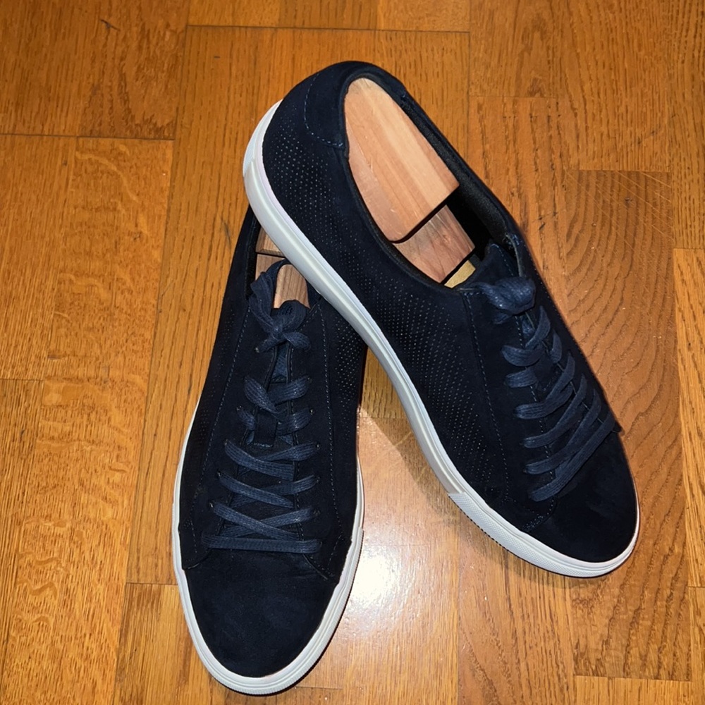 Men’s Casual Sneaker - Picture 3 of 5